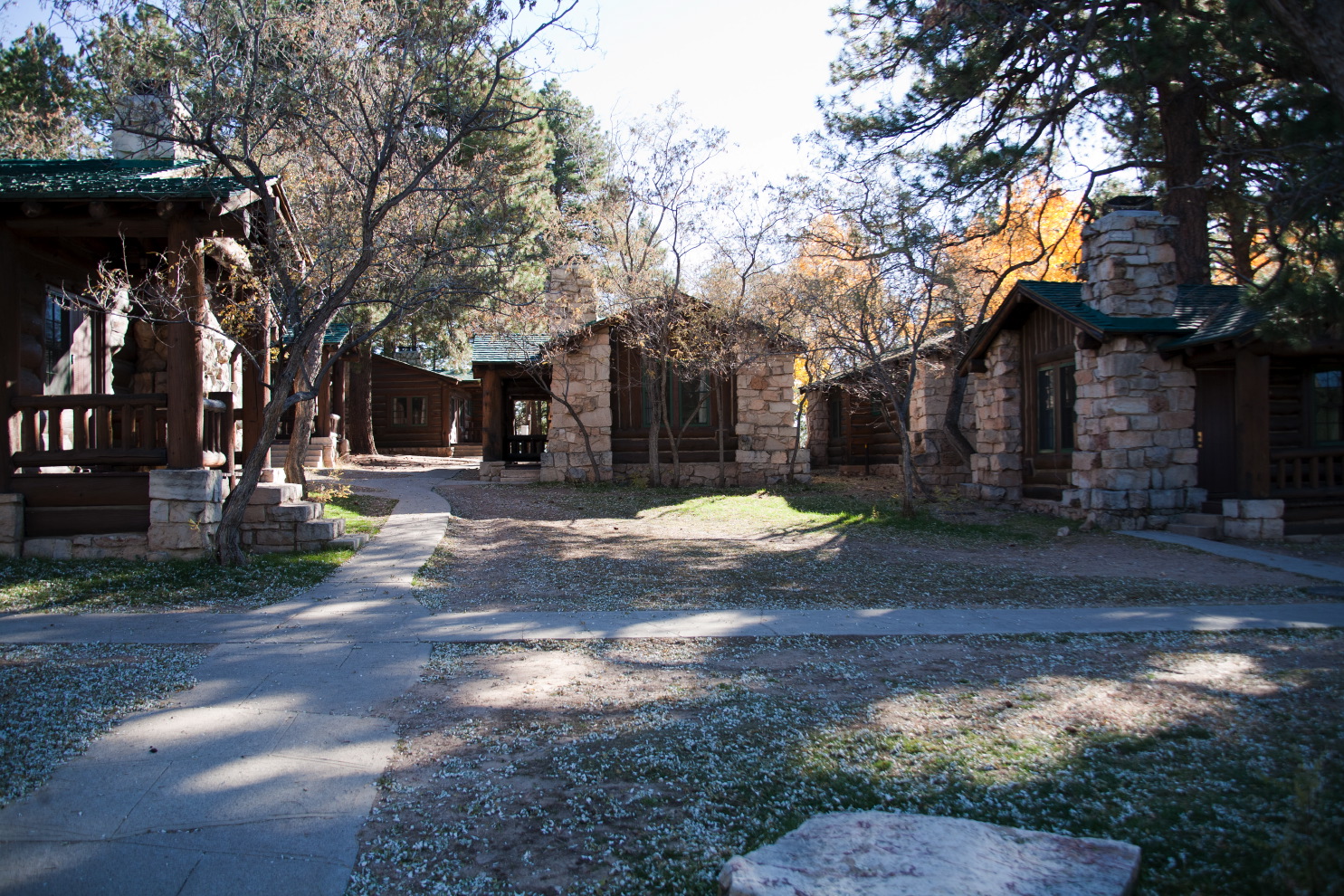cabins around the nor#3c00.jpg